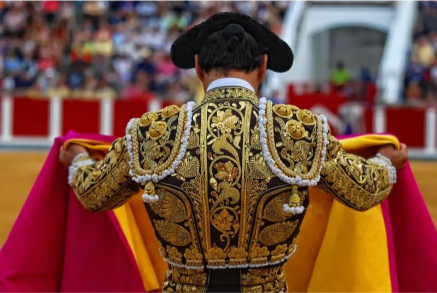LOS CÁNONES DEL TOREO